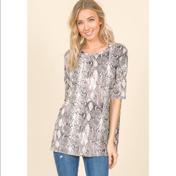 NEW! Snake print top! - Picture 4 of 5